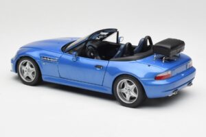 BMW Z3 M Roadster Pagasikandjaga Sinine Metallik UT Models 1:18 20416 Metall - pilt 7/8