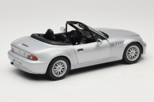 BMW Z3 Roadster 1.8 Hõbedane Edasimüüja Väljaanne UT Models 1:18 80439411712 Metall - pilt 3/8
