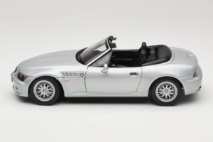 BMW Z3 Roadster 1.8 Hõbedane Edasimüüja Väljaanne UT Models 1:18 80439411712 Metall - pilt 4/8