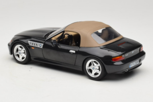 BMW Z3 Roadster Roheline Edasimüüja Väljaanne UT Models 1:18 80439411711 Metall - pilt 7/8