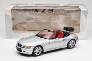 BMW Z3 Roadster Pagasikandjaga Hõbe UT Models 1:18 20407 Metall - pilt 8/8