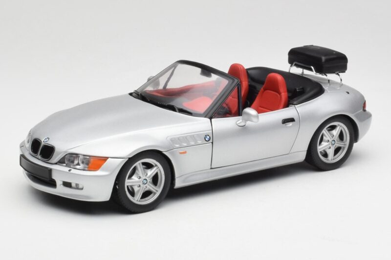 BMW Z3 Roadster Pagasikandjaga Hõbe UT Models 1:18 20407 Metall