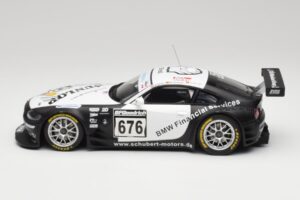 BMW Z4 #676 H. Stuck / J. Hennerici / D. Hurtgen Team Schubert Nürburgring 24 Hours 2006 AUTOart 1:18 80649 Metall - pilt 3/6