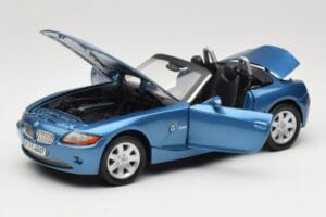 BMW Z4 E85 Sinine Metallic Motormax 1:18 73144 Metall - pilt 2/8