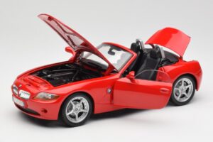 BMW Z4 E85 Roadster Punane Bburago 1:18 34046 Metall - pilt 2/8