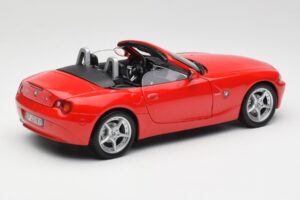 BMW Z4 E85 Roadster Punane Bburago 1:18 34046 Metall - pilt 3/8