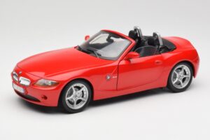 BMW Z4 E85 Roadster Punane Bburago 1:18 34046 Metall