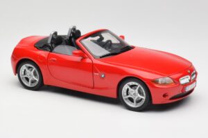 BMW Z4 E85 Roadster Punane Bburago 1:18 34046 Metall - pilt 6/8