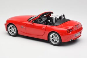BMW Z4 E85 Roadster Punane Bburago 1:18 34046 Metall - pilt 7/8