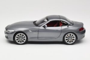 BMW Z4 E89 sDrive 35i Space Grey Metallic Kyosho 1:18 80432147085 Metall - pilt 4/8