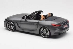 BMW Z4 G29 Hall Metallic Norev 1:18 183270 Metall - pilt 7/8