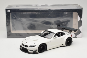 BMW Z4 GT3 E89 Valge Minichamps 1:18 151122301 Metall - pilt 6/6