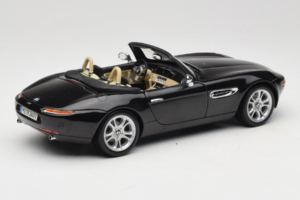 BMW Z8 Must Kyosho 1:18 80439411729 Metall - pilt 3/9