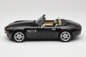BMW Z8 Must Kyosho 1:18 80439411729 Metall - pilt 4/9
