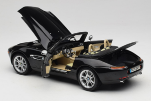 BMW Z8 Must Kyosho 1:18 80439411729 Metall - pilt 5/9