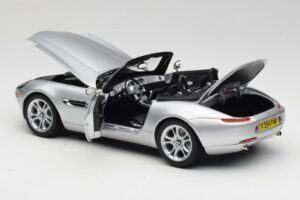 BMW Z8 E52 Kabriolett Hõbedane Kyosho 1:18 80432411551 Metall - pilt 7/8