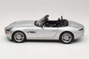 BMW Z8 Hõbedane 007 The World Is Not Enough AUTOart 1:18 70511 Metall - pilt 4/8