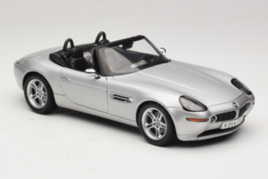 BMW Z8 Hõbedane 007 The World Is Not Enough AUTOart 1:18 70511 Metall - pilt 6/8