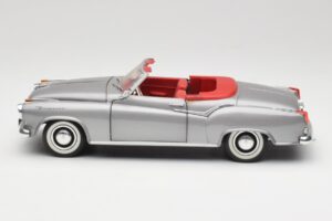 Borgward Isabella Kabriolett Hõbedane Revell 1:18 8411 Metall - pilt 4/8