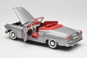 Borgward Isabella Kabriolett Hõbedane Revell 1:18 8411 Metall - pilt 5/8