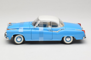 Borgward Isabella Coupe Sinine Revell 1:18 08859-P1 Metall - pilt 3/6