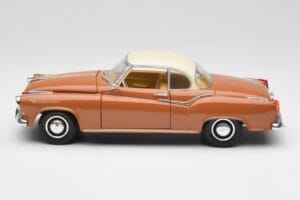 Borgward Isabella Coupe Pronks Valge Revell 1:18 08982 Metall - pilt 4/8