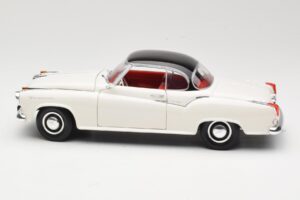Borgward Isabella Coupe Valge Revell 1:18 08982-W1 Metall - pilt 4/8