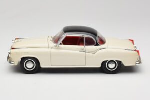 Borgward Isabella Coupe Valge Revell 1:18 8859 Metall - pilt 4/8