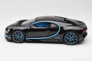 Bugatti Chiron Must & Sinine Bburago 1:18 18-11040BK Metall - pilt 4/8