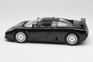 Bugatti EB110 Must Bburago 1:18 3055 Metall - pilt 4/8