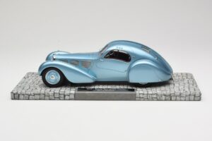 Bugatti Type 57SC Atlantic Sinine Minichamps 1:18 107110320 Metall - pilt 3/6