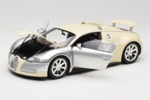 Bugatti Veyron Edition Centenaire Chrome Beige Minichamps 1:18 100110854 Metall - pilt 2/8