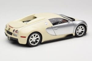 Bugatti Veyron Edition Centenaire Chrome Beige Minichamps 1:18 100110854 Metall - pilt 3/8
