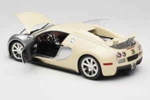 Bugatti Veyron Edition Centenaire Chrome Beige Minichamps 1:18 100110854 Metall - pilt 5/8