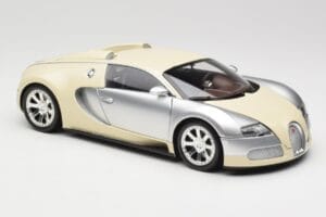 Bugatti Veyron Edition Centenaire Chrome Beige Minichamps 1:18 100110854 Metall - pilt 6/8