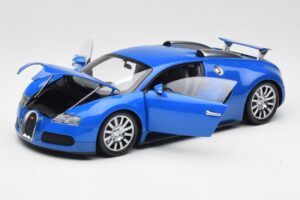Bugatti Veyron Helesinine Tumesinine Minichamps 1:18 100110821 Metall - pilt 2/8