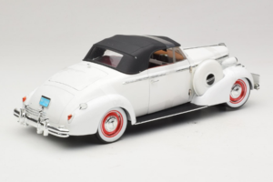 Buick Century Kabriolett Valge Signature Models 1:18 18131 Metall - pilt 2/6