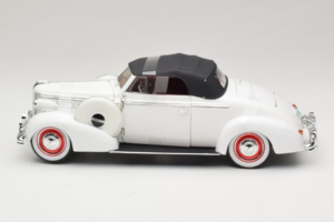 Buick Century Kabriolett Valge Signature Models 1:18 18131 Metall - pilt 3/6