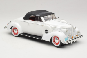 Buick Century Kabriolett Valge Signature Models 1:18 18131 Metall - pilt 4/6