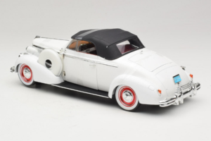 Buick Century Kabriolett Valge Signature Models 1:18 18131 Metall - pilt 5/6
