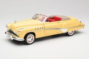 Buick Roadmaster Chrome Yellow Motormax 1:18 23124646-M17 Metall