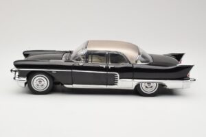 Cadillac Brougham Must Sun Star 1:18 4001 Metall - pilt 4/8