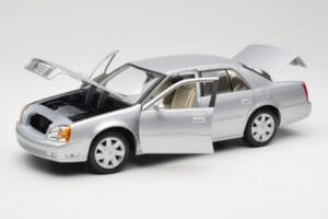 Cadillac DeVille DTS Maisto 1:18 56061 Metall - pilt 2/8