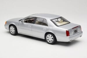 Cadillac DeVille DTS Maisto 1:18 56061 Metall - pilt 7/8