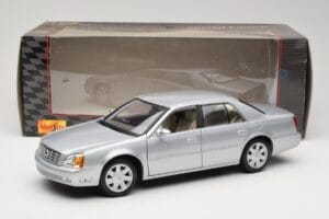 Cadillac DeVille DTS Maisto 1:18 56061 Metall - pilt 8/8