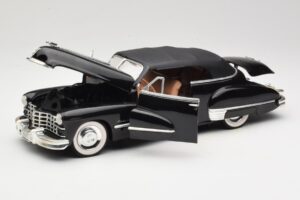 Cadillac Series 62 Must Anson 1:18 30345 Metall - pilt 2/8