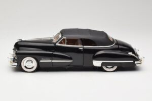Cadillac Series 62 Must Anson 1:18 30345 Metall - pilt 4/8