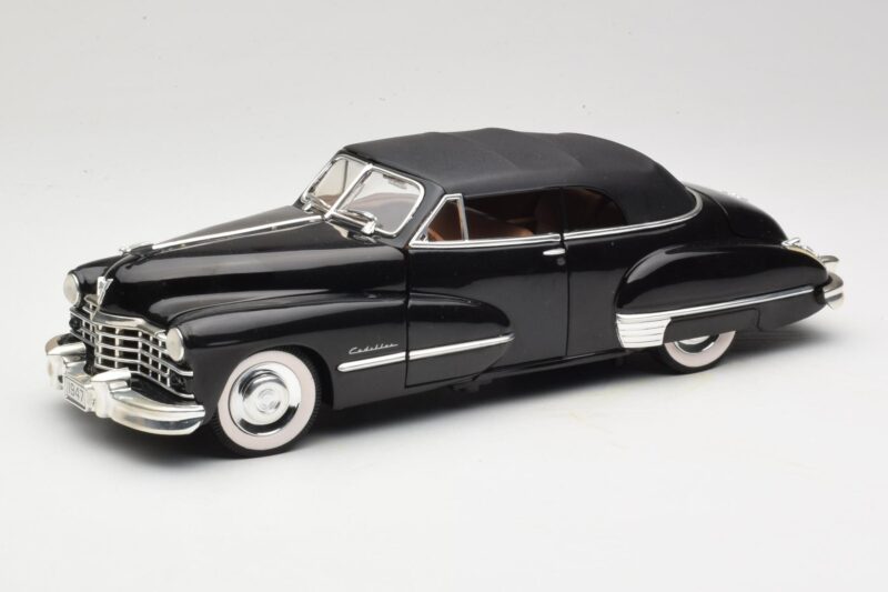 Cadillac Series 62 Must Anson 1:18 30345 Metall