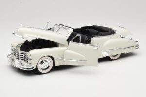 Cadillac Series 62 Kabriolett Valge Anson 1:18 30335 Metall - pilt 2/8