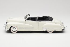 Cadillac Series 62 Kabriolett Valge Anson 1:18 30335 Metall - pilt 4/8